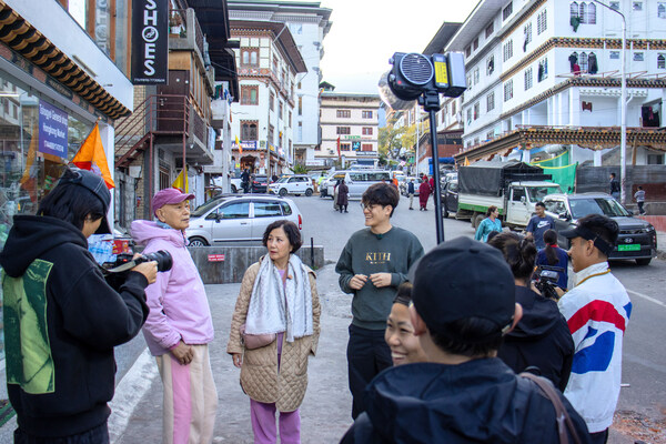 汪明荃、羅家英不丹賀結婚 16 週年 深度遊旅行社 DeWo...