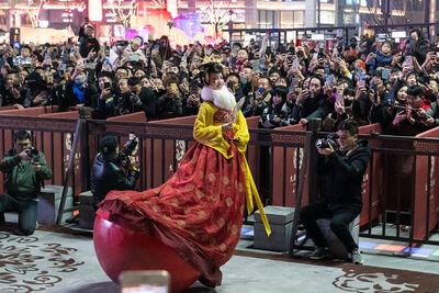 「不倒翁小姐姐」告別大唐不夜城　結束7年「搖晃」生涯轉戰自媒體​