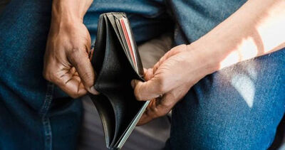 車邊撿到1350元！男子以為賺到　打開車門崩潰：17萬現金被偷光​