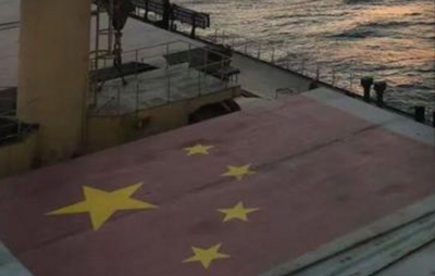 荷莫茲海上監獄「遺體封冷庫」　導彈掠頭頂！陸船員刷五星旗保命​
